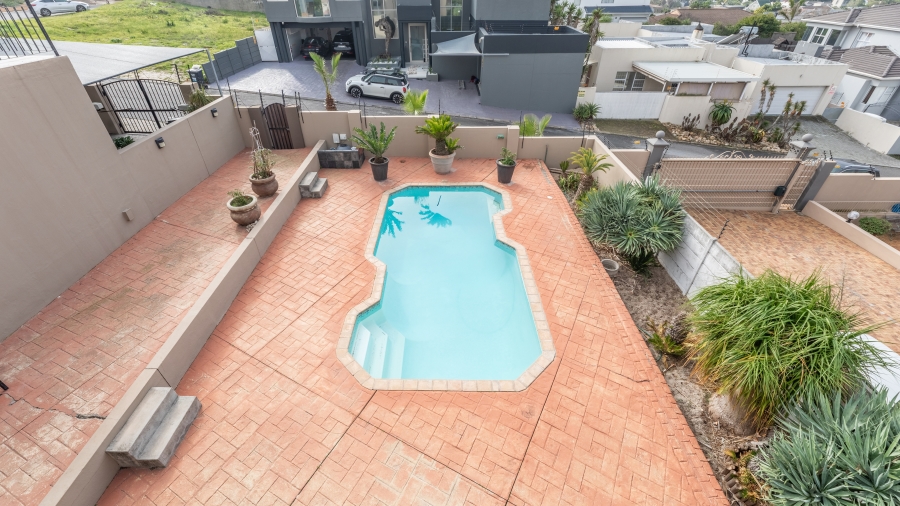4 Bedroom Property for Sale in West Beach Western Cape